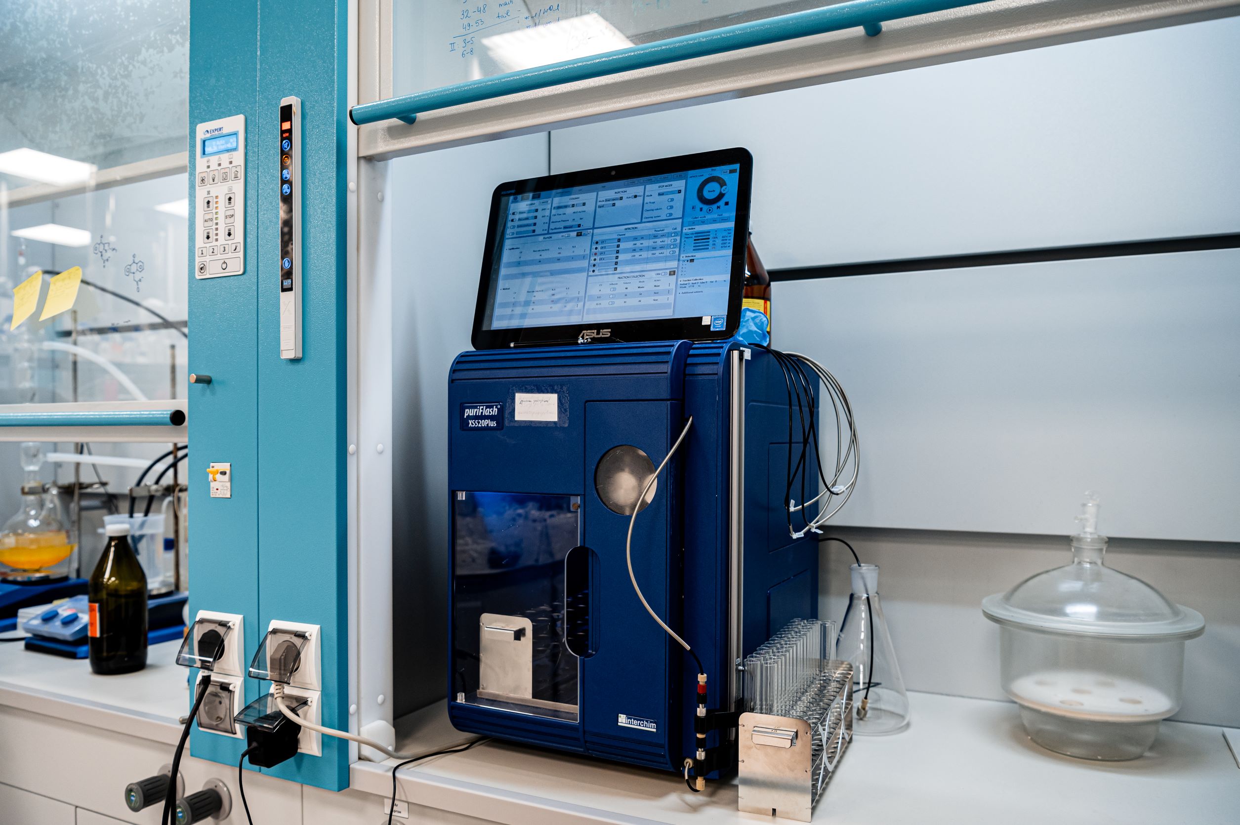 Flash-хроматограф с коллектором фракций PF-XS 520Plus, производитель InterChim